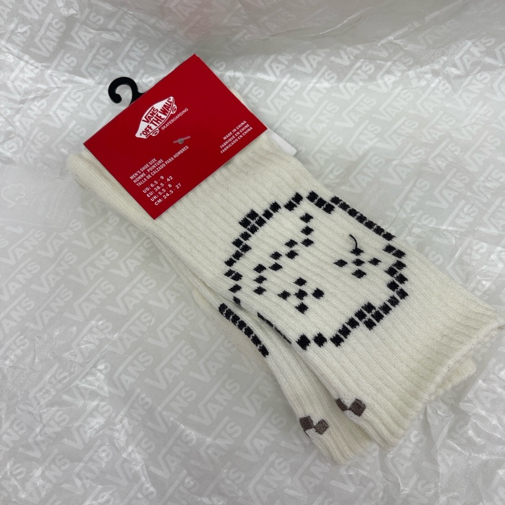 VANS "Off The Wall" socks 
New with the tag authentic Vans socks (1 pair) - Picture 11 of 16